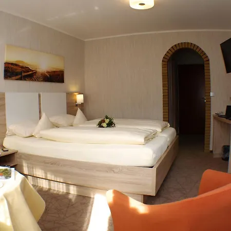 Haus Schwanensee 酒店 3*