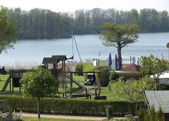 Haus Schwanensee 3* 보사우